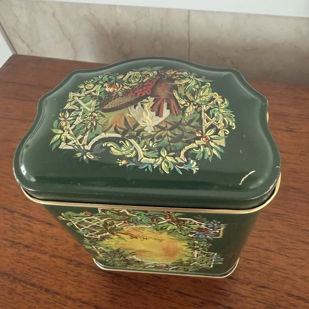 AVON Christmas Tin Canister empty Made in England 1981 Green Christmas Scene VTG